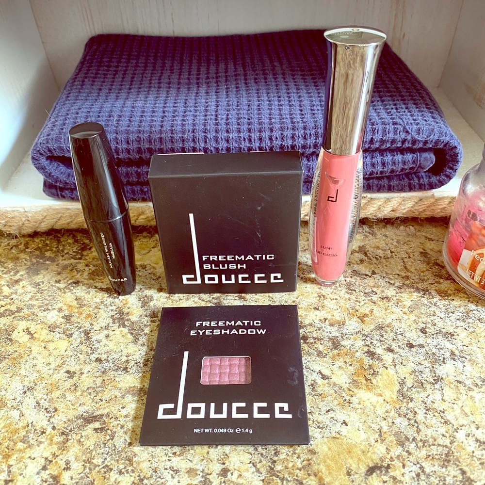 Doucce and Pretty Vulgar Set